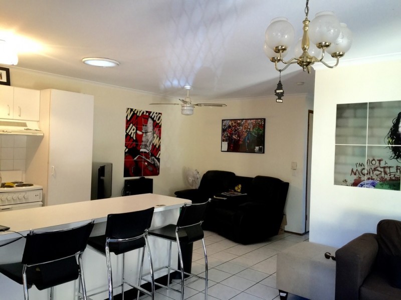 1/179 Olsen Avenue, Labrador QLD 4215