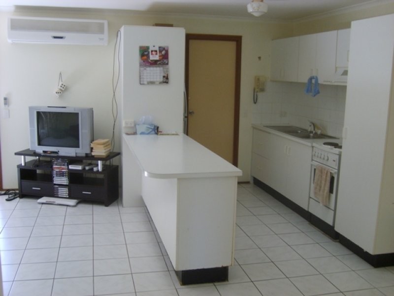 1/179 Olsen Avenue, Labrador QLD 4215