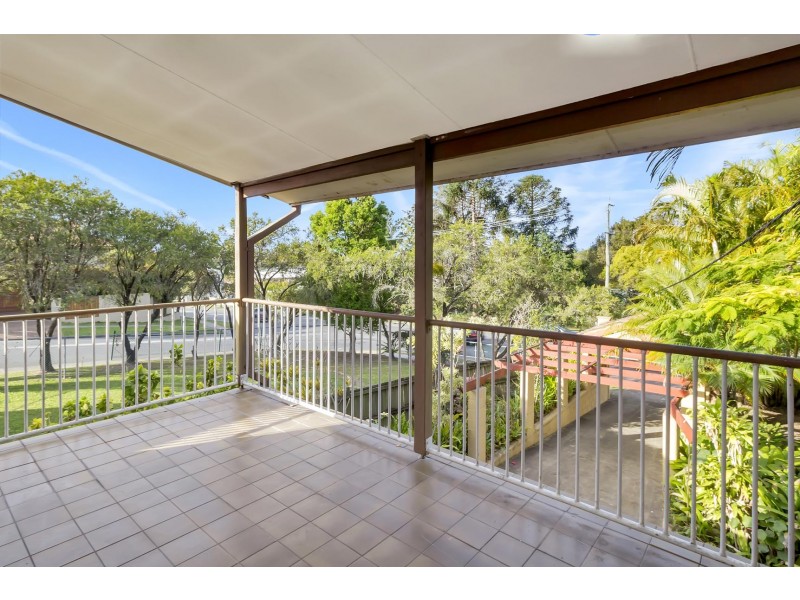 23 Government Road, Labrador QLD 4215