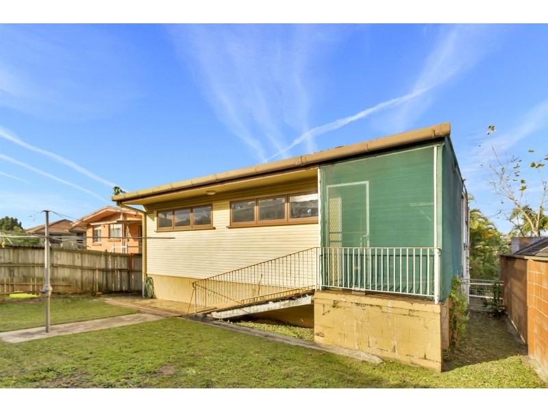 23 Government Road, Labrador QLD 4215