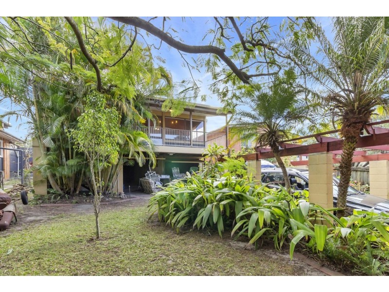 23 Government Road, Labrador QLD 4215