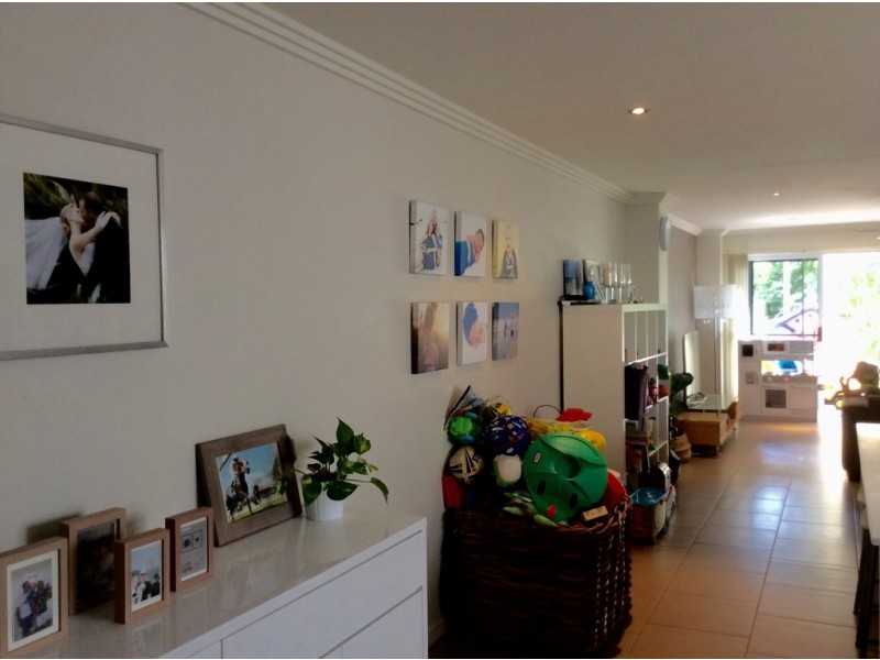 2/5A Ashton Street, Labrador QLD 4215