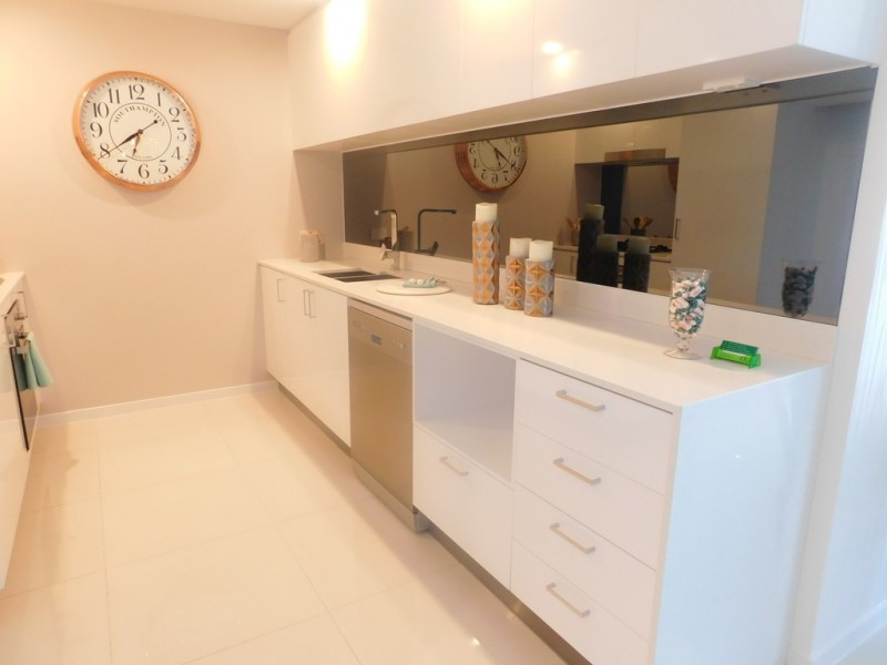 2709/5 Harbour Side Court, Biggera Waters QLD 4216