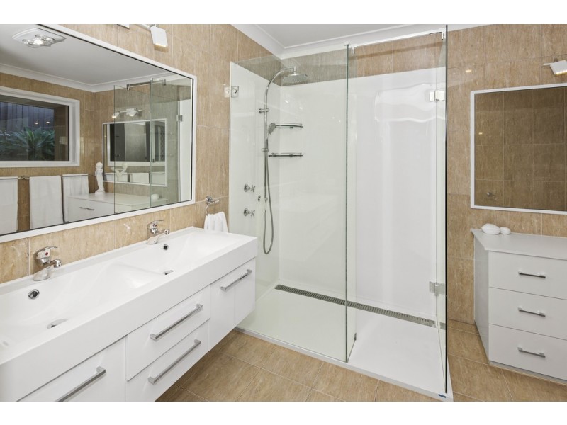 31 Hastings Crescent, Carrara QLD 4211