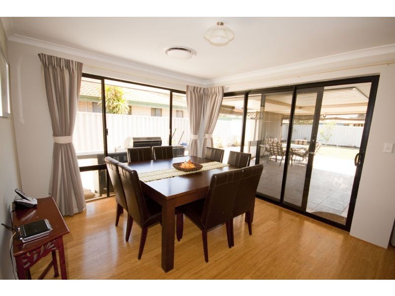 18 Gentle Circle, South Guildford WA 6055