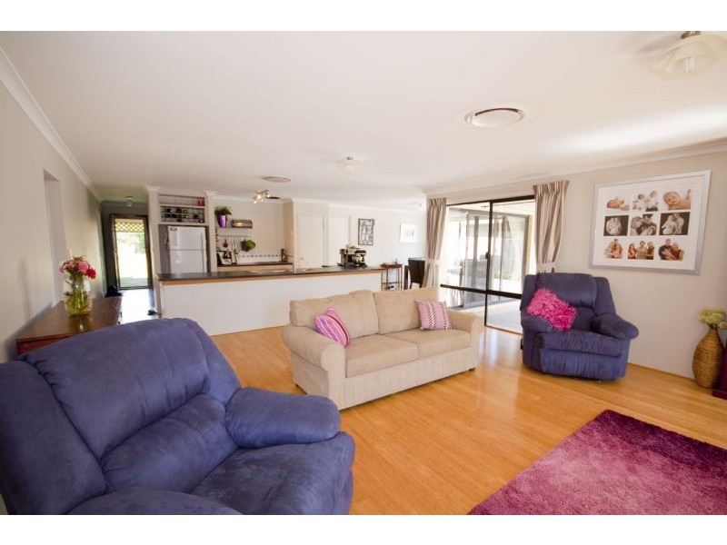 18 Gentle Circle, South Guildford WA 6055