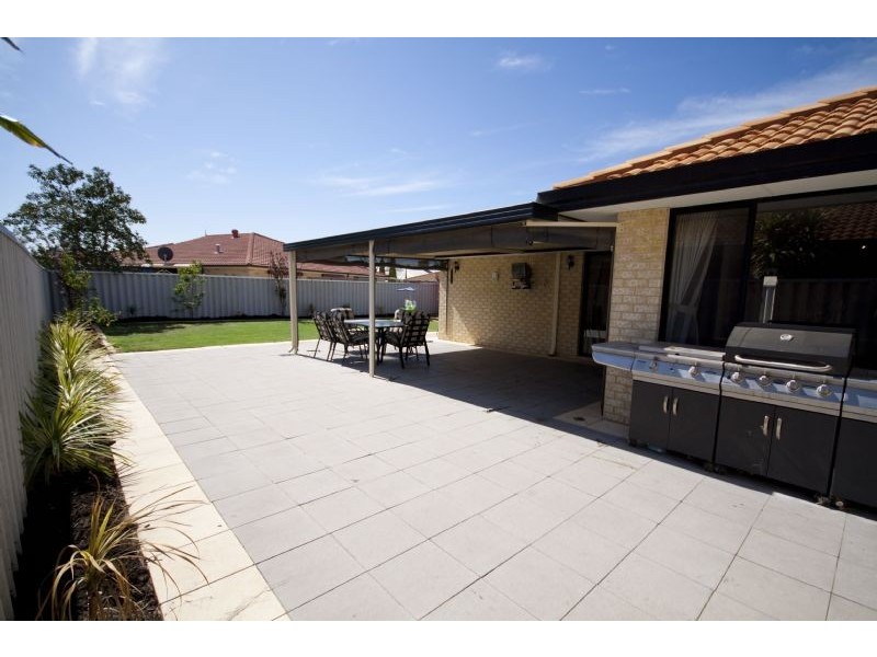 18 Gentle Circle, South Guildford WA 6055