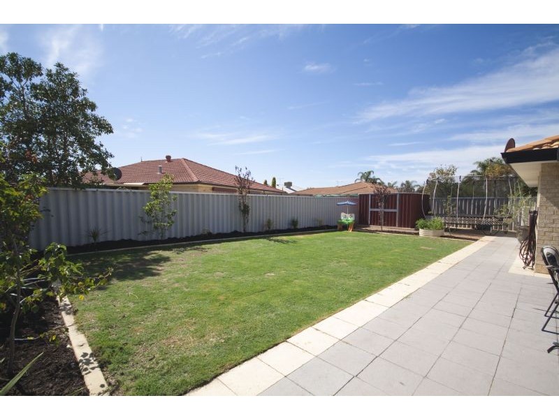 18 Gentle Circle, South Guildford WA 6055