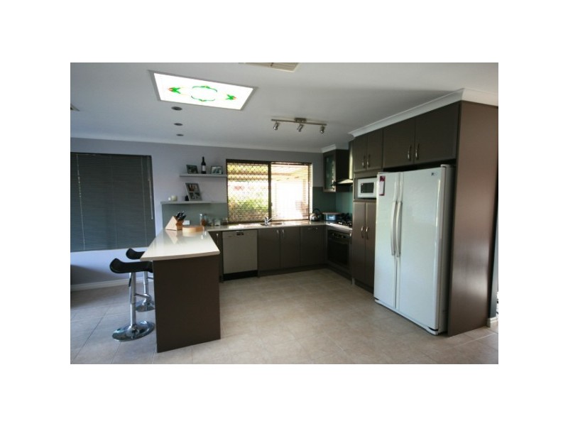 23 Beenan Elbow, South Guildford WA 6055