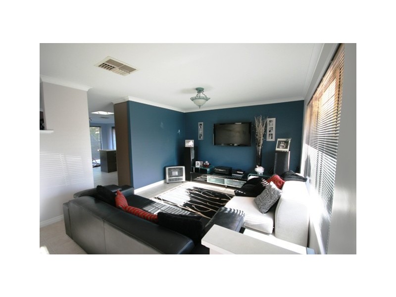 23 Beenan Elbow, South Guildford WA 6055