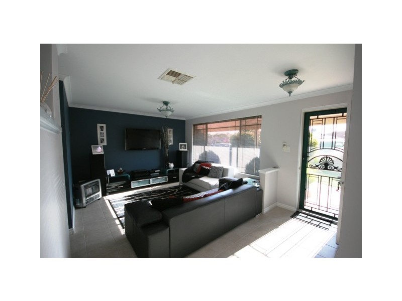 23 Beenan Elbow, South Guildford WA 6055