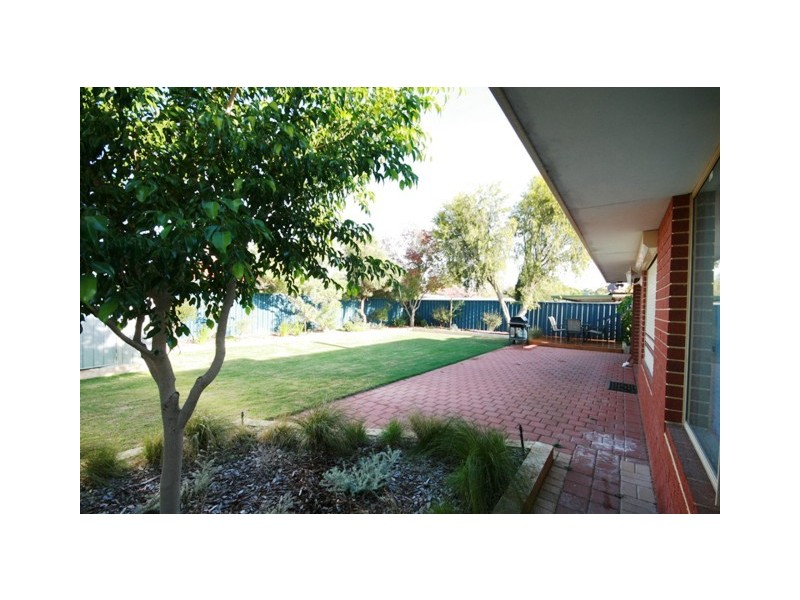 23 Beenan Elbow, South Guildford WA 6055