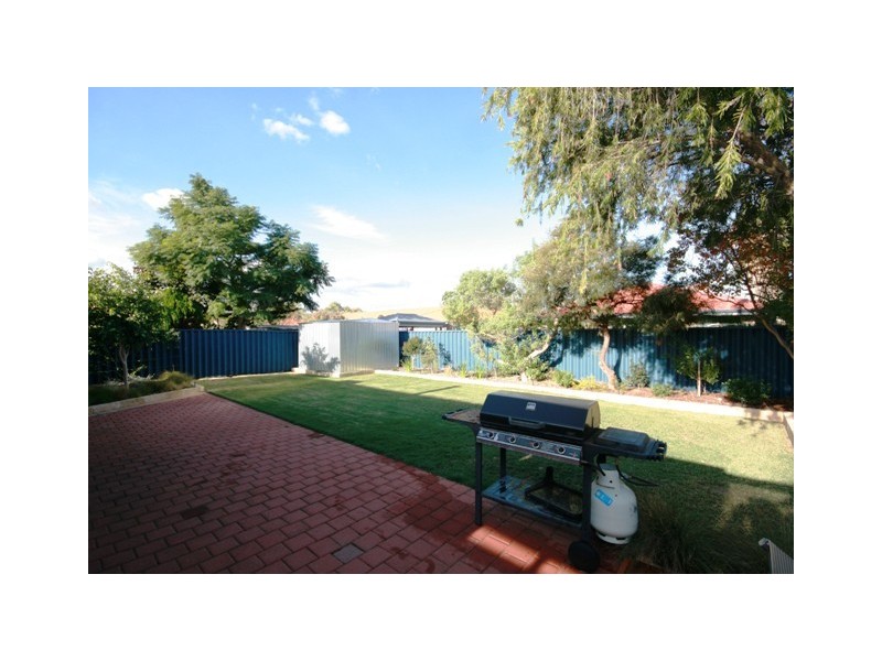 23 Beenan Elbow, South Guildford WA 6055
