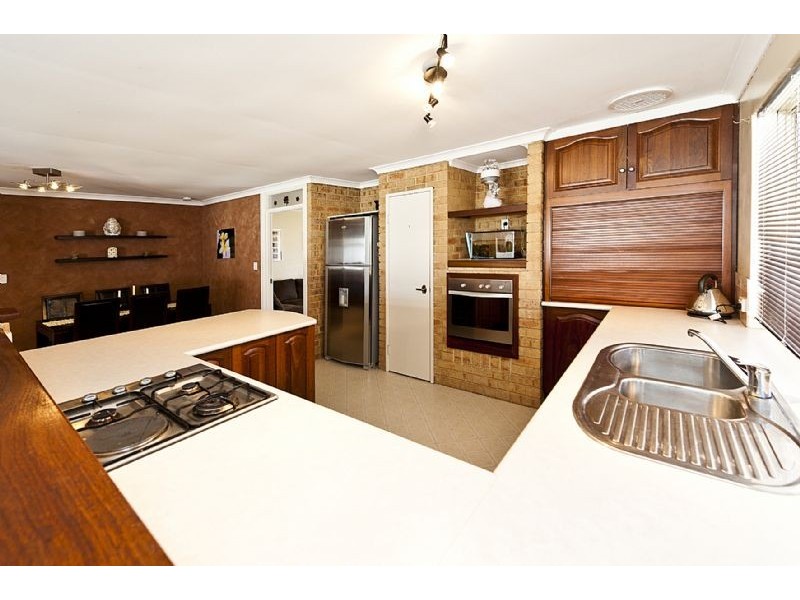 29 Beenan Elbow, South Guildford WA 6055