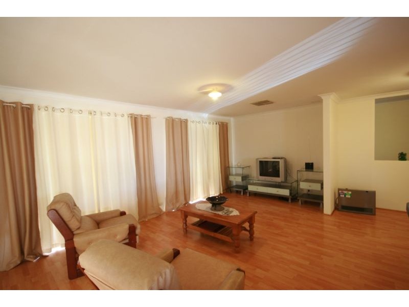 20 Gentle Circle, South Guildford WA 6055