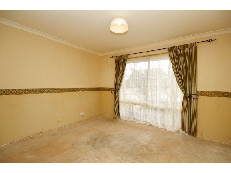 2 Norn Close, South Guildford WA 6055