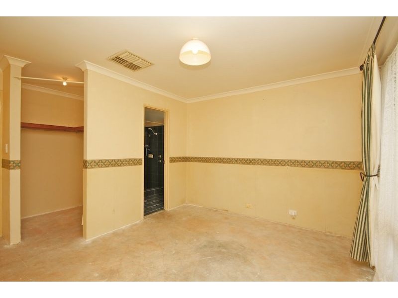 2 Norn Close, South Guildford WA 6055