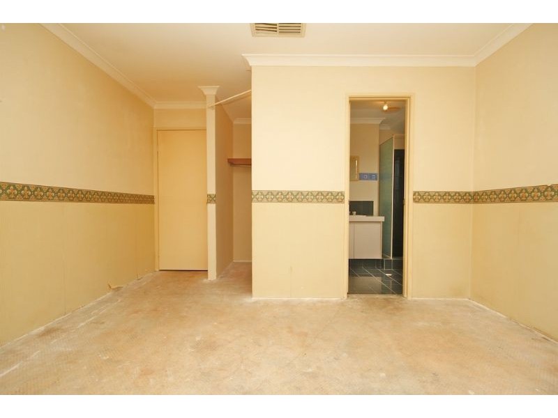 2 Norn Close, South Guildford WA 6055