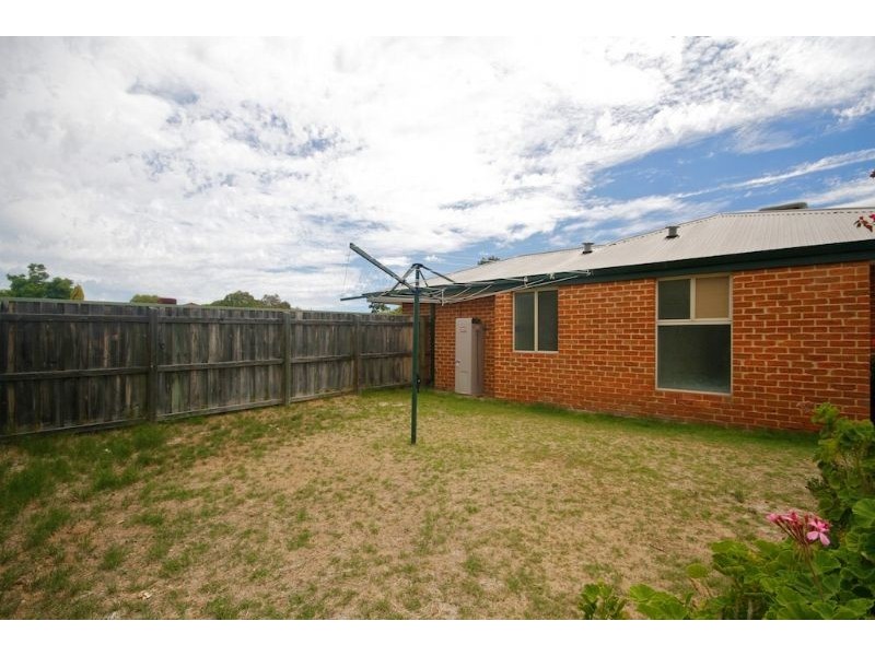 2 Norn Close, South Guildford WA 6055