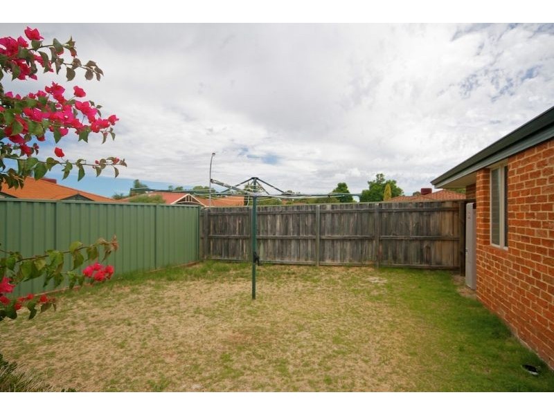 2 Norn Close, South Guildford WA 6055