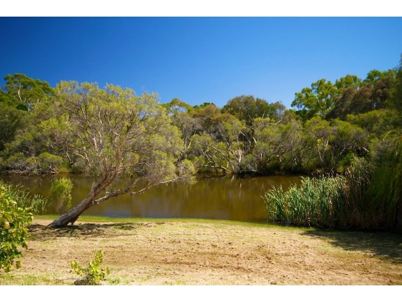 35 Beverley Tce, South Guildford WA 6055