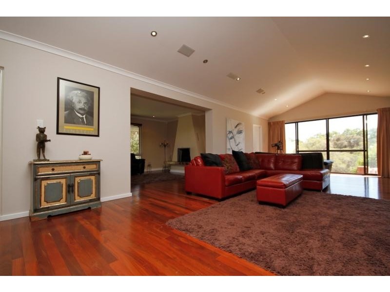 35 Beverley Tce, South Guildford WA 6055