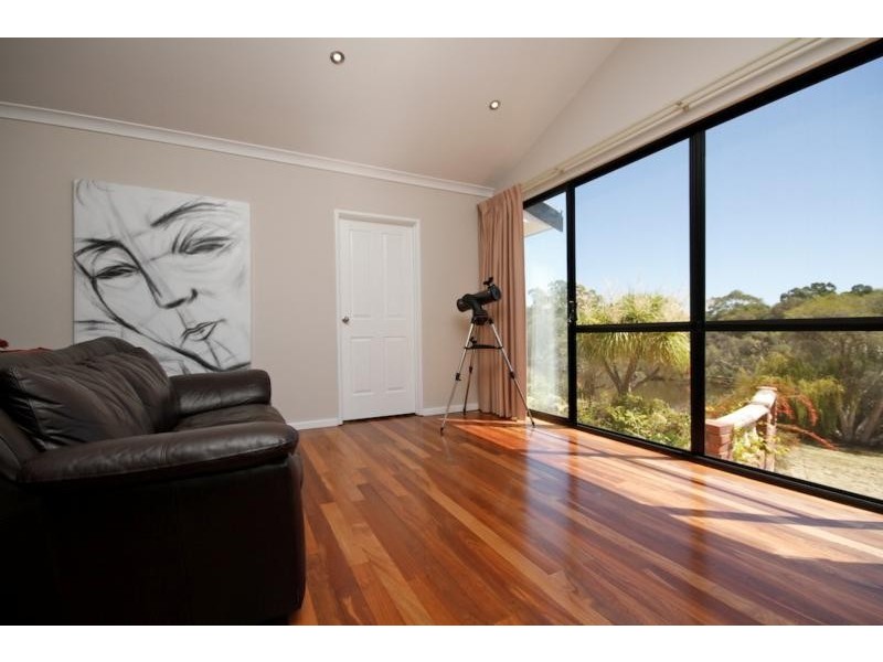 35 Beverley Tce, South Guildford WA 6055