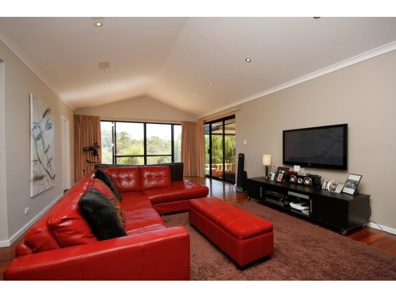 35 Beverley Tce, South Guildford WA 6055