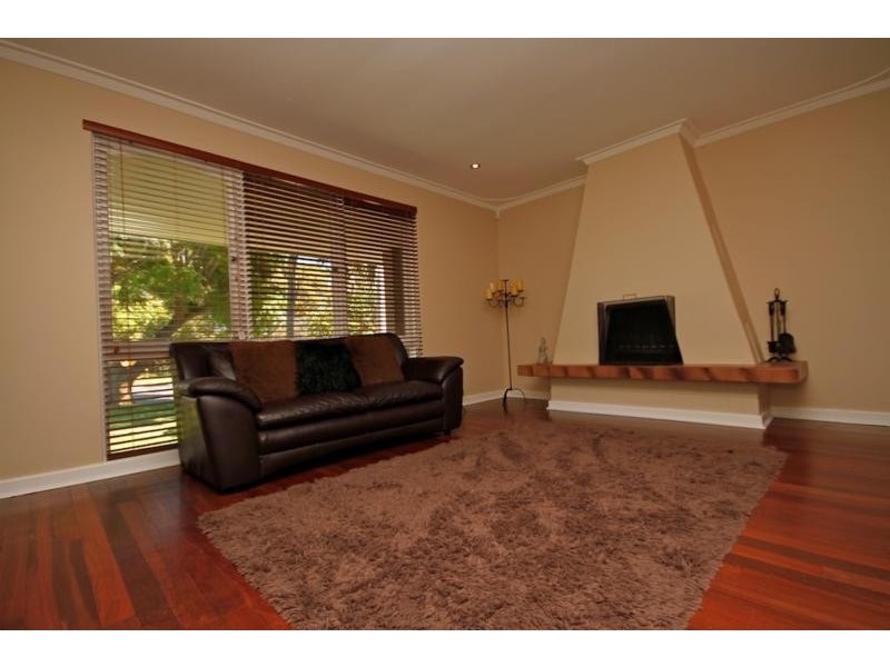 35 Beverley Tce, South Guildford WA 6055