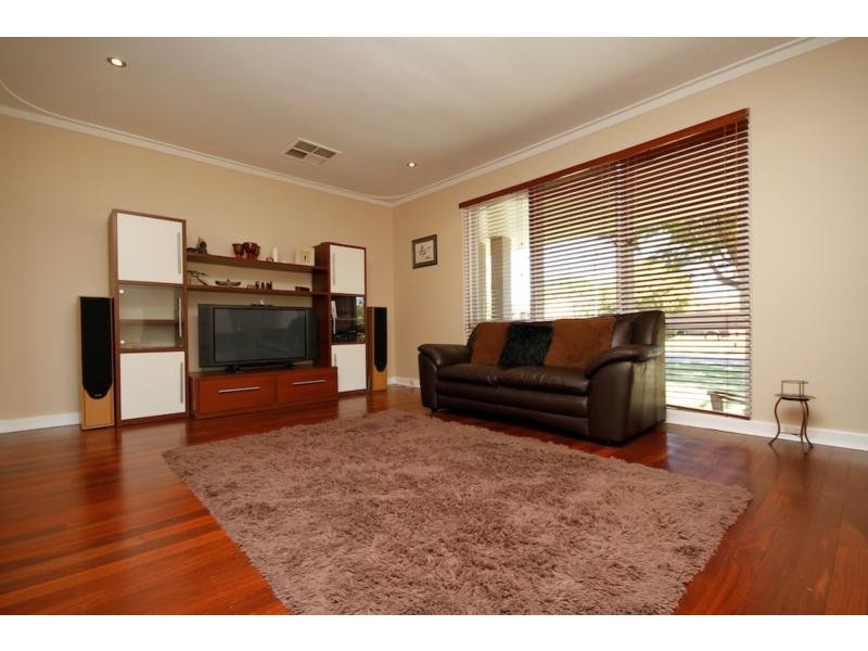 35 Beverley Tce, South Guildford WA 6055