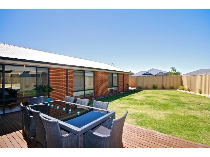 26 Januk Turn, South Guildford WA 6055