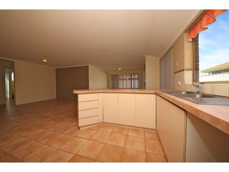 7 Werang Entrance, South Guildford WA 6055