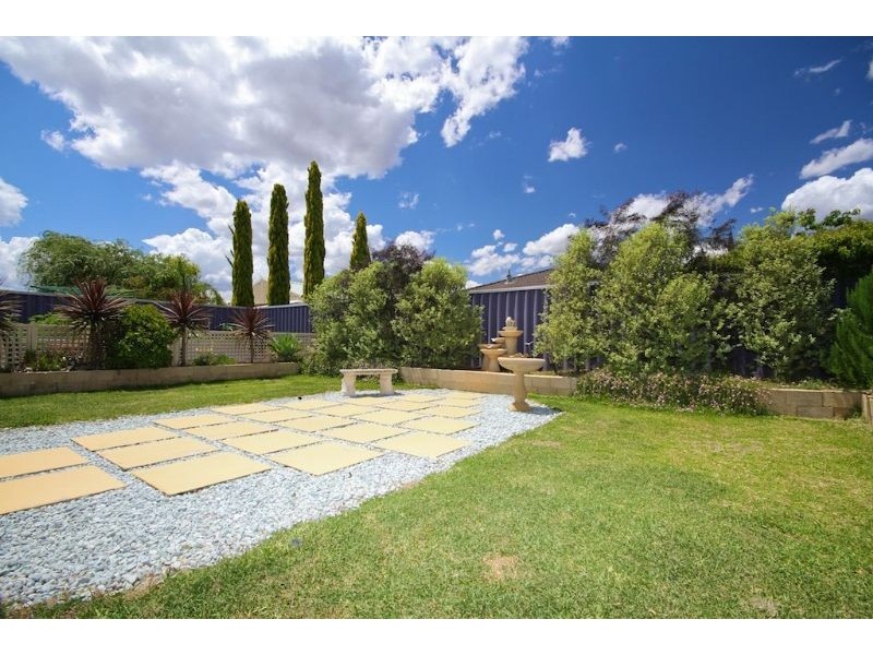 23 Lombardy Cresent, Caversham WA 6055