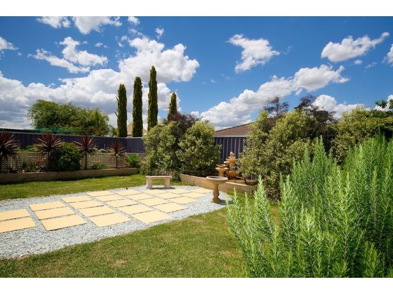 23 Lombardy Cresent, Caversham WA 6055