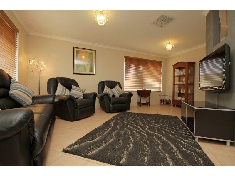 18 Coomer Elbow, South Guildford WA 6055