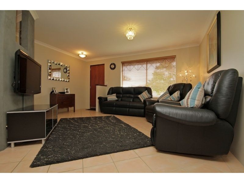 18 Coomer Elbow, South Guildford WA 6055