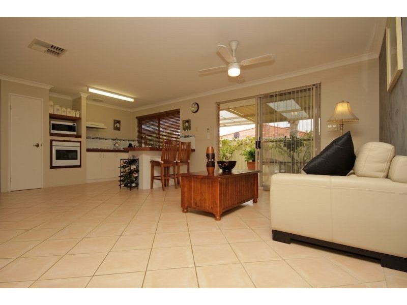 18 Coomer Elbow, South Guildford WA 6055