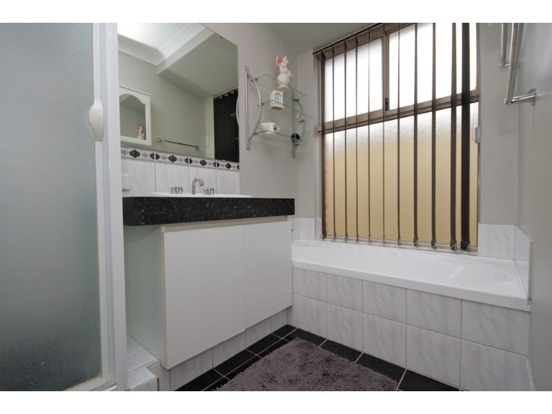 18 Coomer Elbow, South Guildford WA 6055