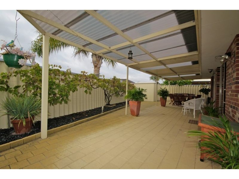 18 Coomer Elbow, South Guildford WA 6055