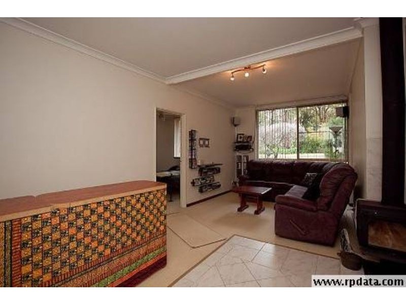 10 Crayden Road, Kalamunda WA 6076