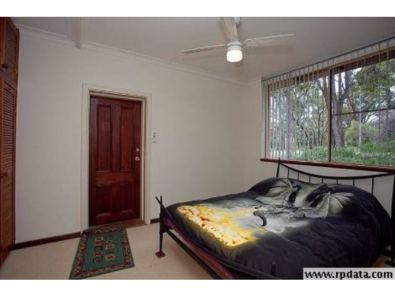 10 Crayden Road, Kalamunda WA 6076