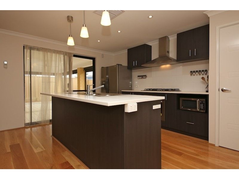 14 Nyinda Entrance, South Guildford WA 6055