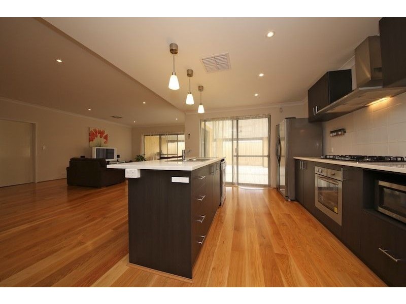 14 Nyinda Entrance, South Guildford WA 6055