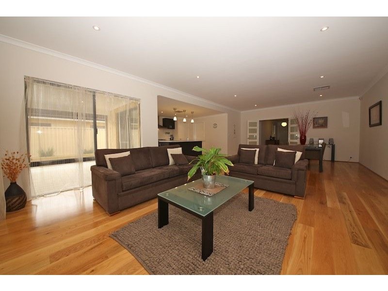 14 Nyinda Entrance, South Guildford WA 6055