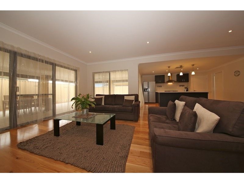 14 Nyinda Entrance, South Guildford WA 6055