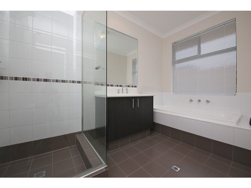 14 Nyinda Entrance, South Guildford WA 6055