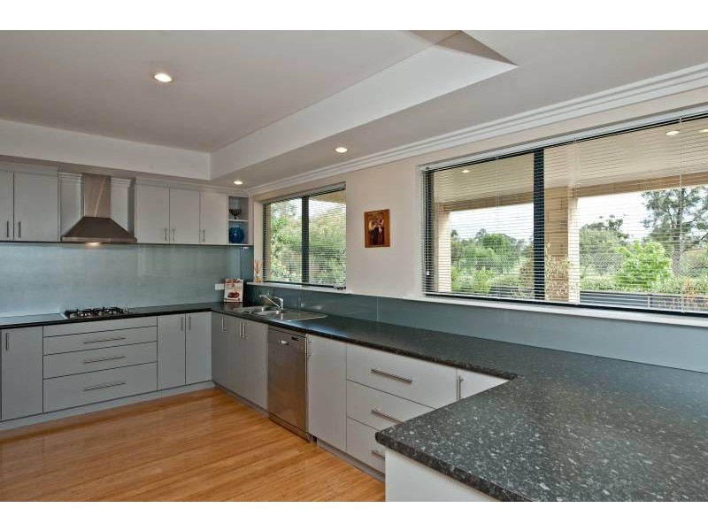 21 Januk Turn, South Guildford WA 6055