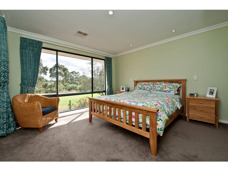 21 Januk Turn, South Guildford WA 6055
