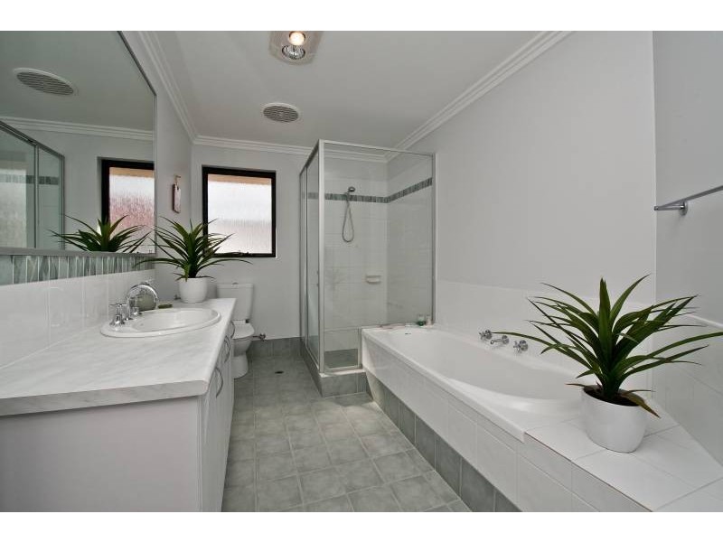 21 Januk Turn, South Guildford WA 6055