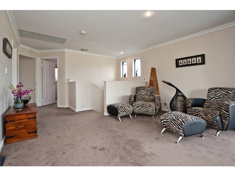 21 Januk Turn, South Guildford WA 6055